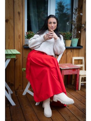 ❤️ Dlouhá červená půlkolová sukně – když chceš být vidět Kousek, který prozáří i ten nejšedivější den 🍁 Červená půlkolová...